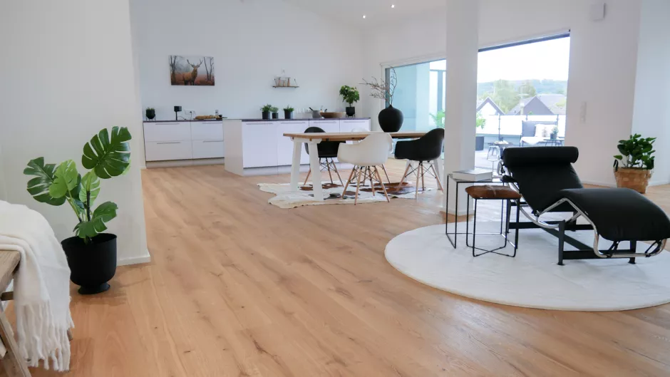 Ein Traum von Penthouse mit einem Hauptraum von über 100 qm blieb lange unverkauft. Nach dem Home Staging, in dem eine Nutzung des Raums vorgeschlagen wurde, war die Immobilie bei der ersten Besichtigung verkauft. Ein Erfolg, wie er besser nicht sein kann!   