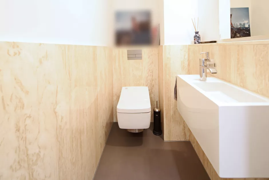 Gäste-WC Großformat Naturstein