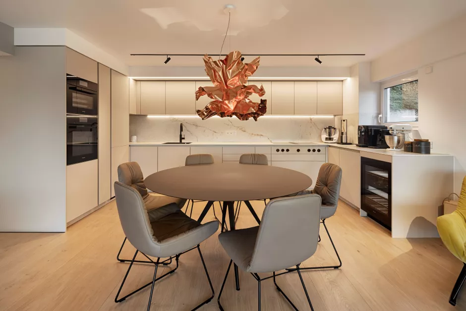 Komplettsanierung einer Wohnung in Stuttgart Dachswald. Küche und Essbereich.