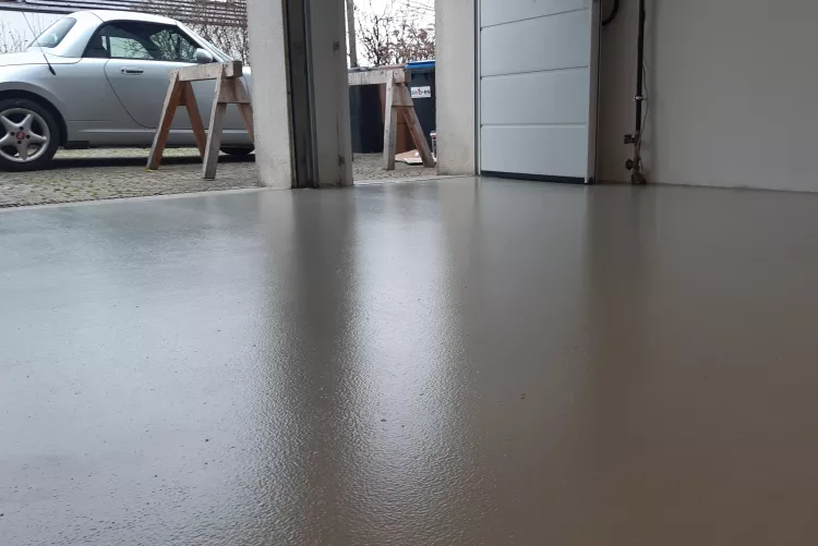 Garagenboden selbst reparieren – DIY Anleitung vom Fachmann