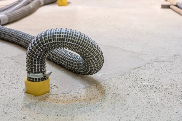 Ratgeber Bautrocknung: Feuchte Wände, Böden und Decken richtig