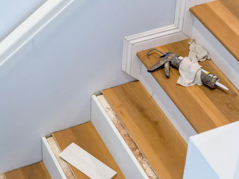 sockelleisten nageln schrauben oder kleben so montiert man richtig immoportal com