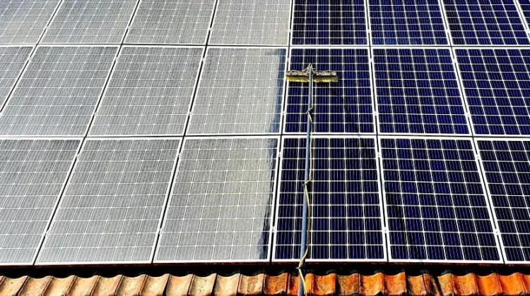 Die richtige Reinigung von Solar- und Photovoltaikanlagen