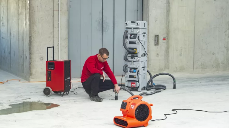 Neubautrocknung: Natürliche oder technische Trocknung, was ist besser? 