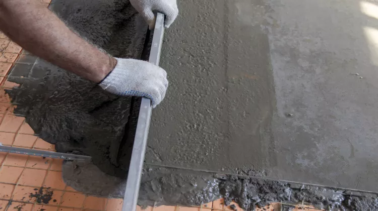 Bodenplatte selbst betonieren: Worauf ist zu achten?