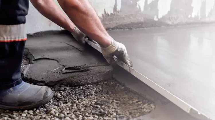 Betonboden: Pflegen, abschleifen oder besser versiegeln?