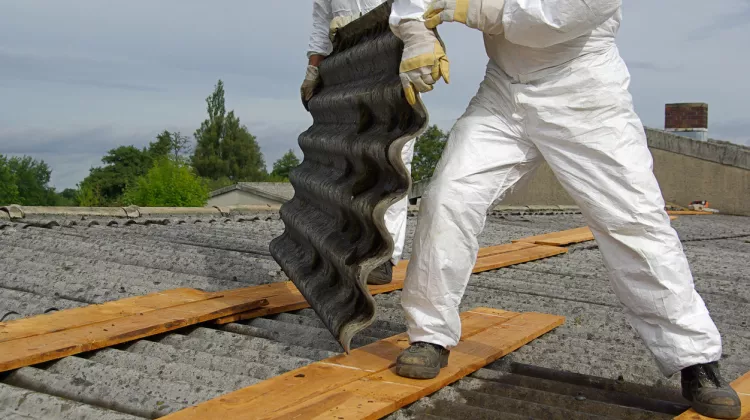 Asbest erkennen und entsorgen: Was gilt es zu beachten?