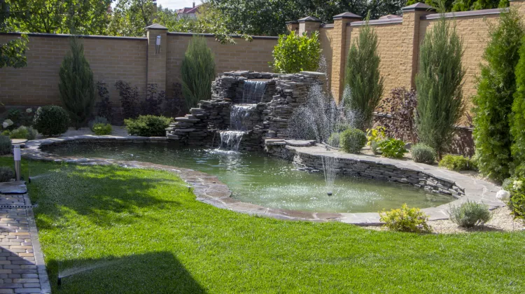 Brunnen für den Garten: Hübsche Wasserspiele selbst bauen