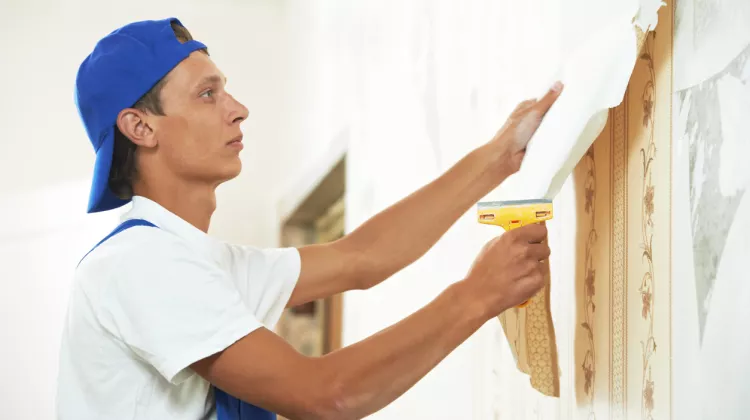 Tapeten entfernen: Diese Tricks helfen beim Abziehen