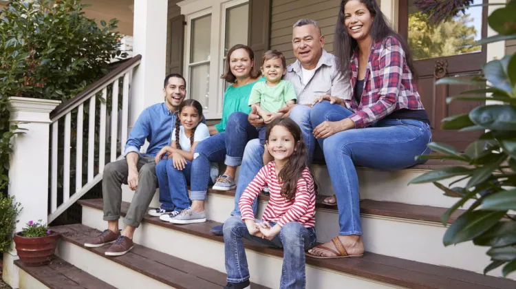 Mehrgenerationenhaus: Welche Wohnformen gibt es und was kostet es?