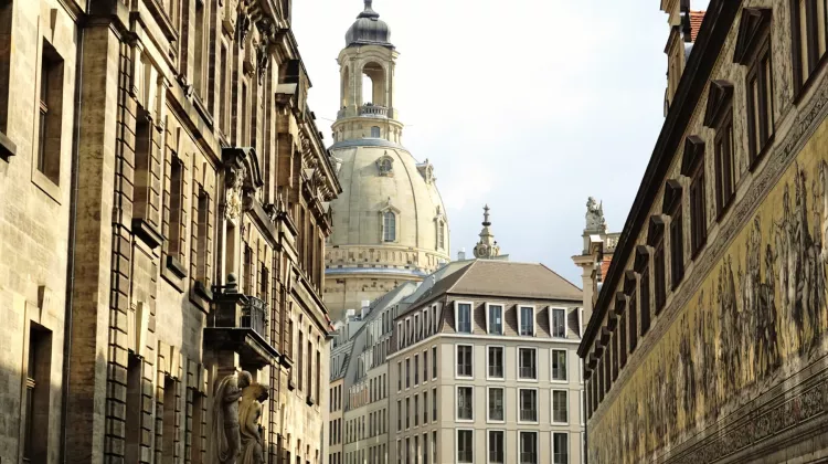 Alte Pracht neu entdecken: Der Immobilienkauf historischer Gebäude mit Sicht auf Dresden als Beispiel