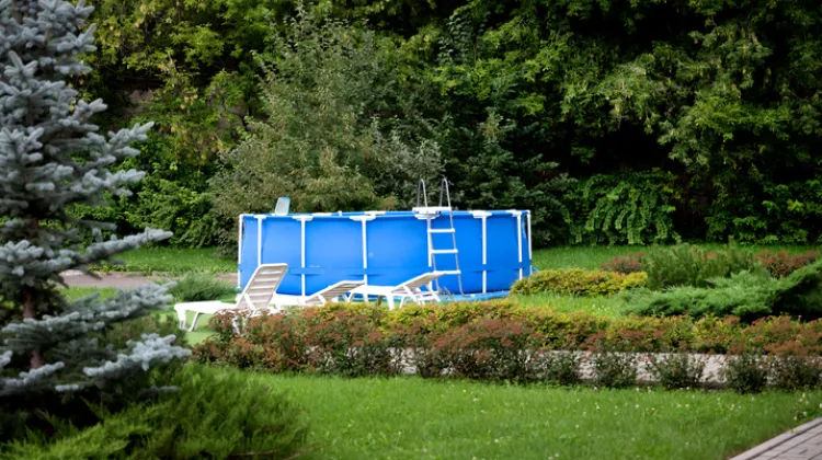 Pool aufstellen: Tipps damit der Aufbau im eigenen Garten gelingt