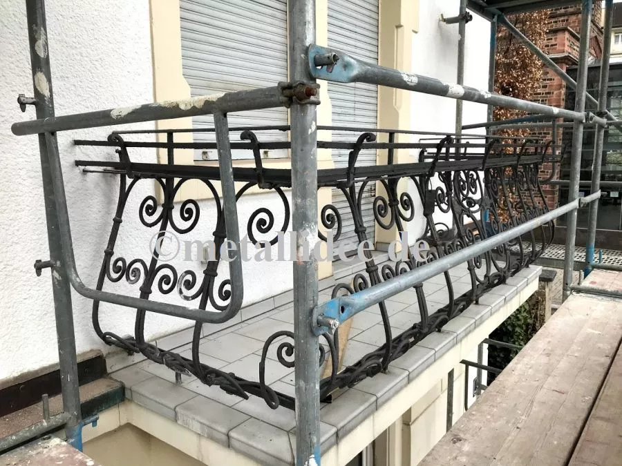 Gerüst um Balkon