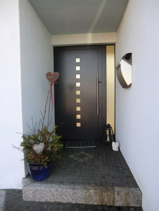 Bau & Möbeltischlerei Jacobi GmbH - Haustüren - Türen