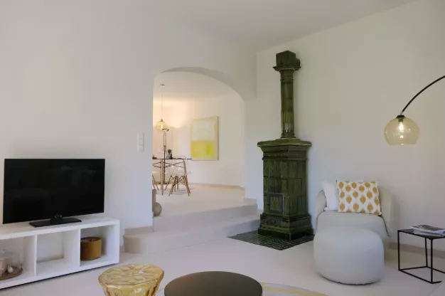 .. wobei der alte Kamin als It-Piece wieder in erneutem Glanz erstrahlt.