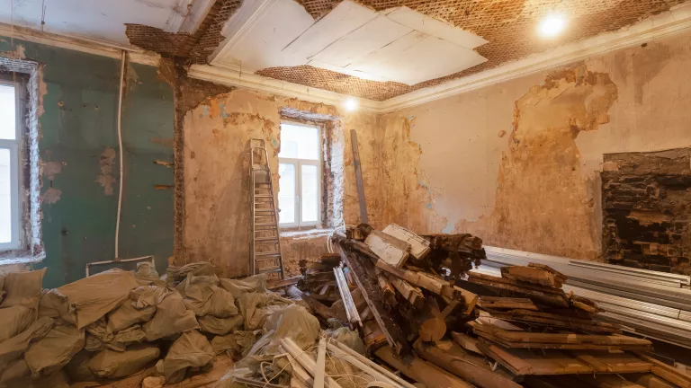 Sanieren und modernisieren - Das alte Haus auf Vordermann bringen.