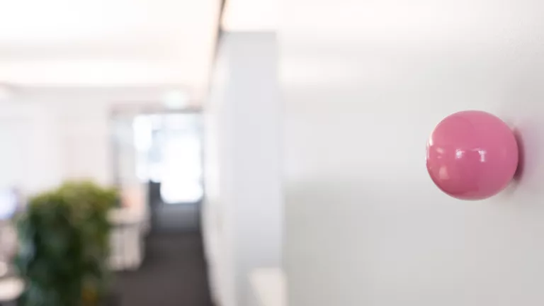 Magnetfarbe: Was können magnetische Wandfarben? 