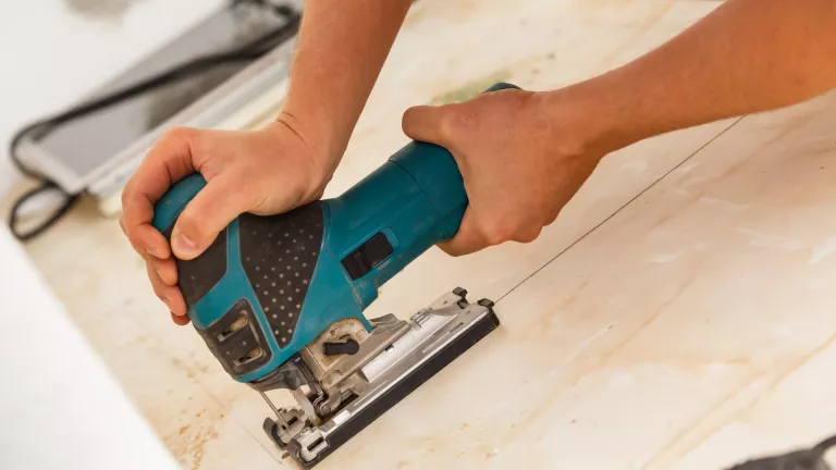 Induktions- oder Cerankochfeld professionell installieren 