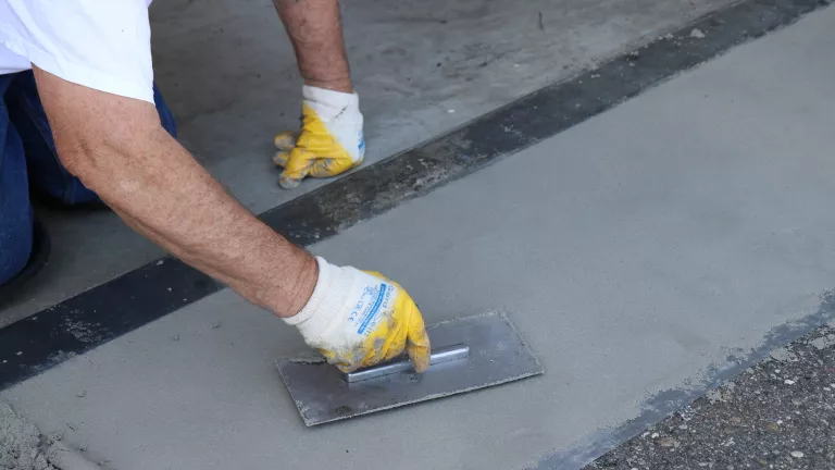Garagenboden selbst reparieren – DIY Anleitung vom Fachmann