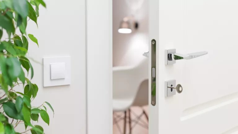 Zimmertüren: Mit diesen Tipps lassen sie sich richtig einstellen