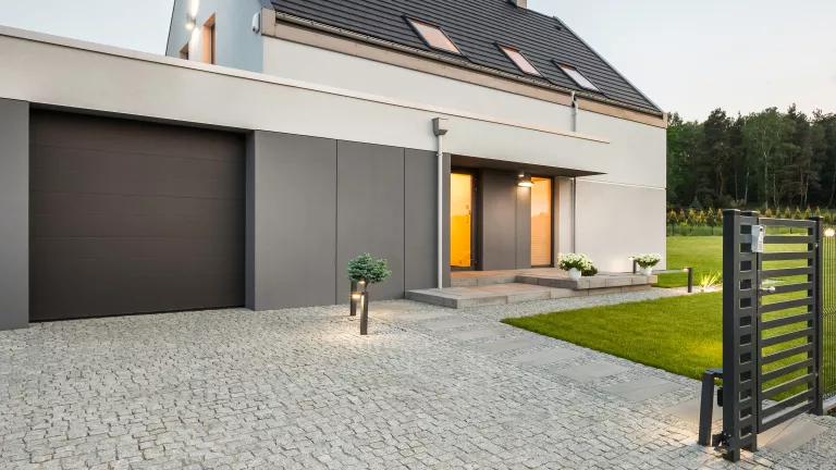 Einfahrt pflastern: Bodenbelag erfolgreich selbst verlegen