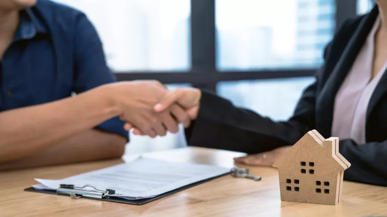 Verwaltervertrag: Vertragsform und Verwalterhonorar