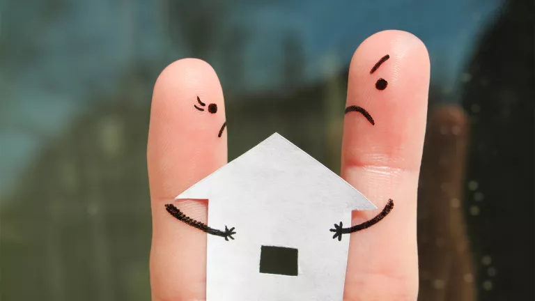 Scheidung mit Haus: Was passiert mit der gemeinsamen Immobilie?