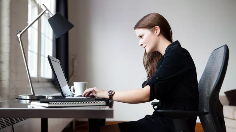 Optimal ausgeleuchtet: So geht Lichtplanung im Homeoffice