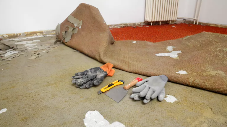 Teppichboden entfernen: So macht es der Profi 