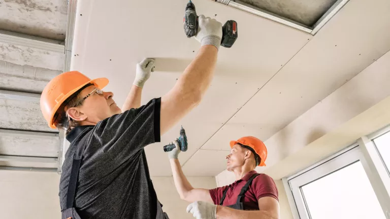 Rigipsplatten: Wo sind sie sinnvoll und wie baue ich sie auf?