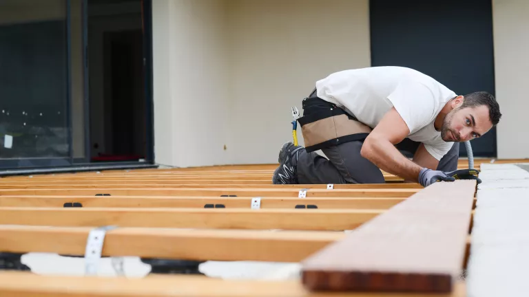 Splitt, Mörtel, Plattenlager – 3 Verlegarten für Terrassenplatten mit Anleitung