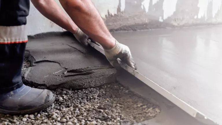 Betonboden: Pflegen, abschleifen oder besser versiegeln?