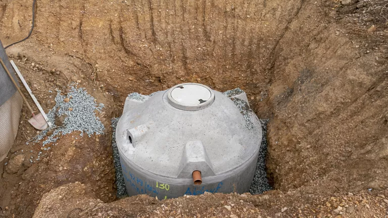 Zisterne: Regenwasser nutzen für die Gartenbewässerung – so geht’s