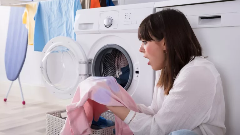 Wäsche verfärbt: Was ist zu tun?