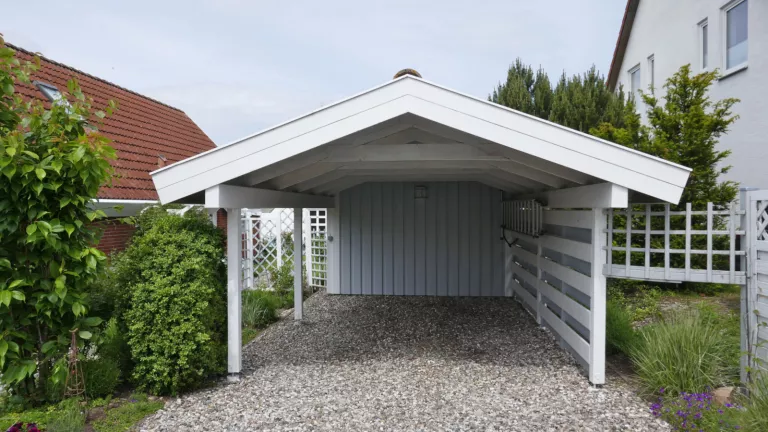 Carport bauen: Brauche ich eine Baugenehmigung?