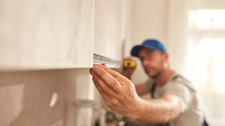 Reparaturen am und im Haus: Was kann ich selbst machen und was nicht?