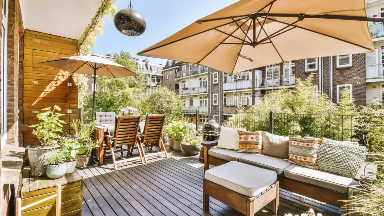 Eine grüne Oase schaffen – Balkon und Terrasse individuell gestalten