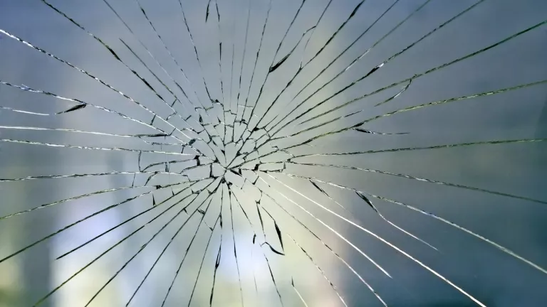 Glasschäden Mietwohnung: Wer zahlt, Vermieter oder Mieter?