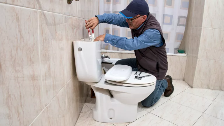 Toilette defekt: Vermieter und Mieter in der Pflicht