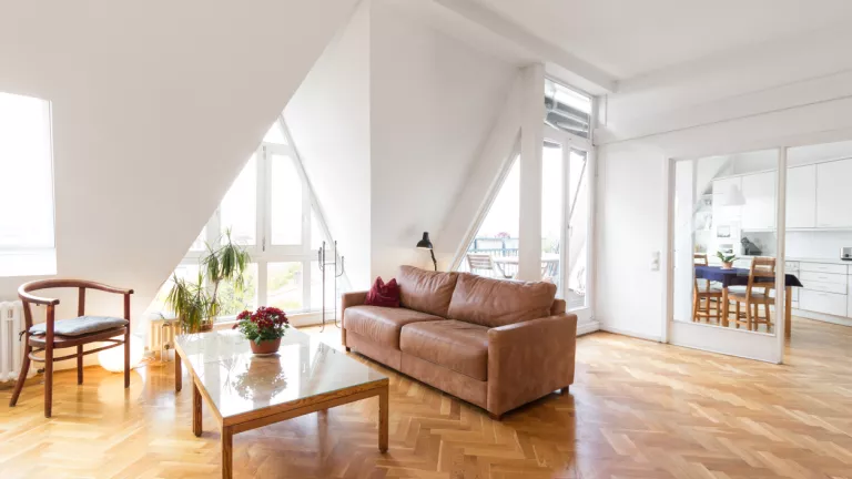 Echtes Holz für Ihr Eigenheim: Warum sich Parkett lohnt